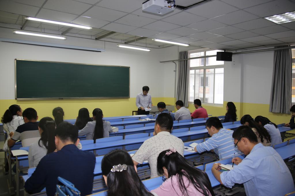 best365英国体育在线举行新进教师试讲活动