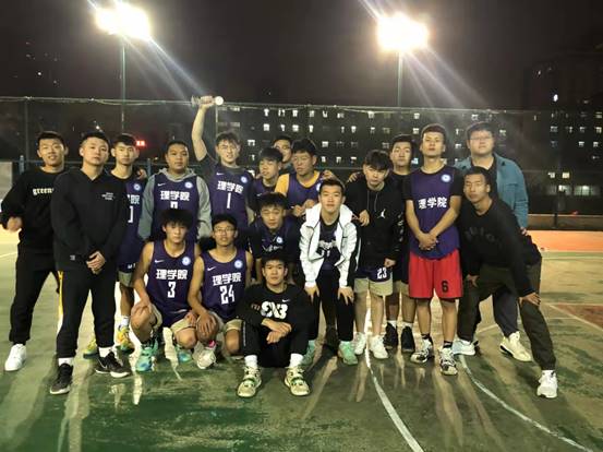 20211022 我院喜获best365英国体育在线第十二届“迎新杯”篮球赛亚军 (2)