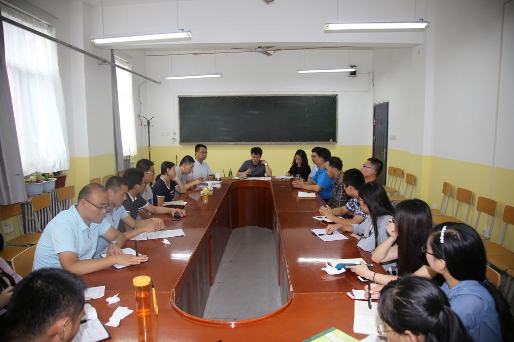 学院召开全体党员大会